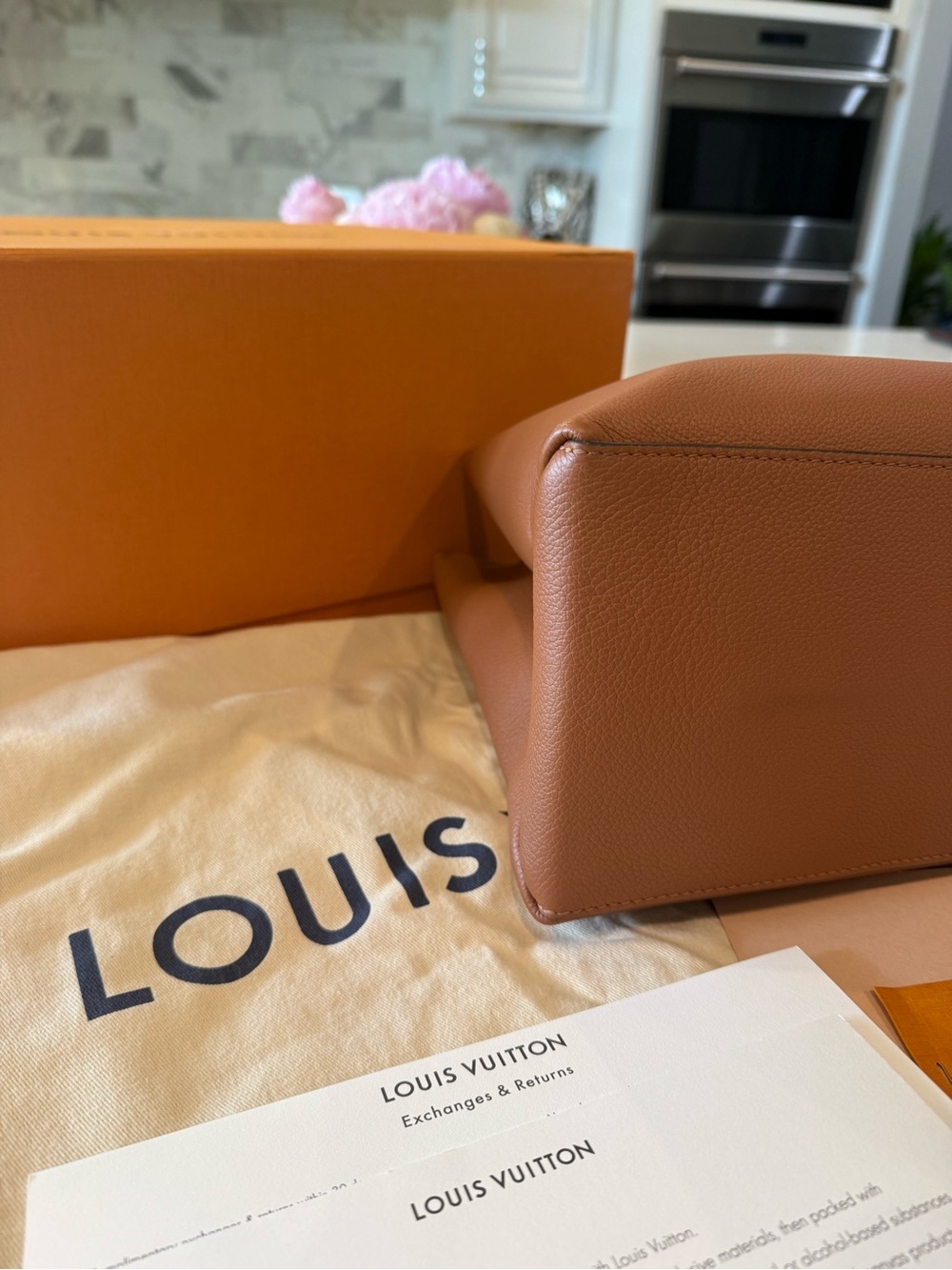 Louis Vuitton LockMe Shopper - Like New! - Picture 5 of 8
